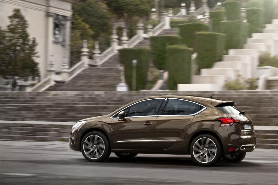  Citroen DS4 2010 года  (фото 44 из 143)